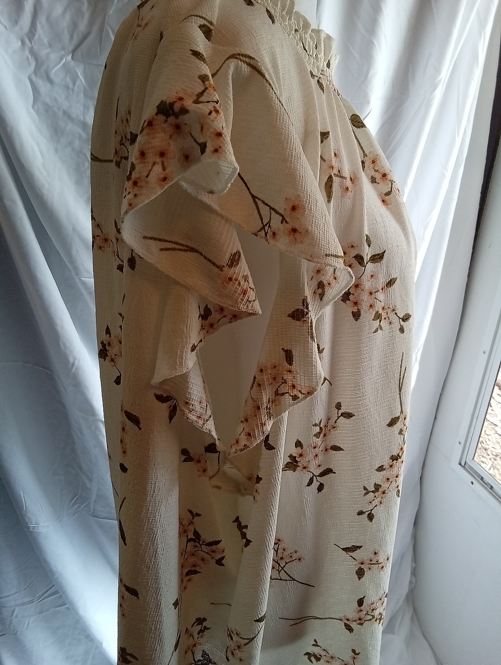 MELLODAY White Floral Smocked Neck‎ Flutter Sleeve Blouse 3X - Picture 2 of 3